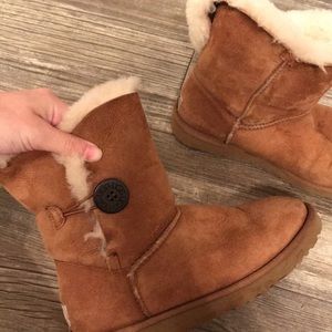 Bailey Button Uggs